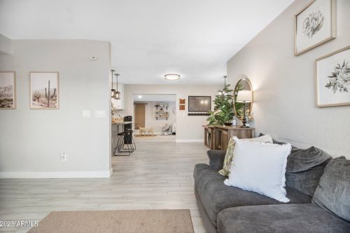 5319 Mercer Ln, Glendale, AZ 85304-4239
