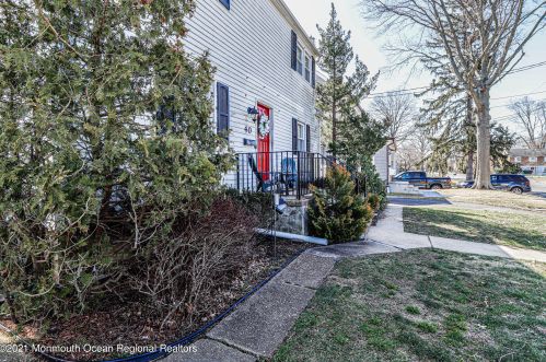 40 Irving Pl, Tinton Falls NJ  07724-1625 exterior