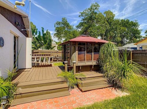 945 14th St, Saint Petersburg FL  33705-1242 exterior