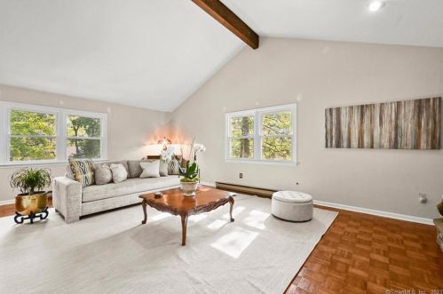 41 Cranbury Rd, Norwalk CT 06851-2649 exterior