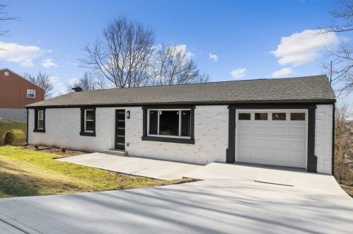 2742 Locust Dr, Pittsburgh, PA 15241-1913