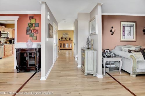 12 Jefferson Dr, Bricktown, NJ 08724-3200