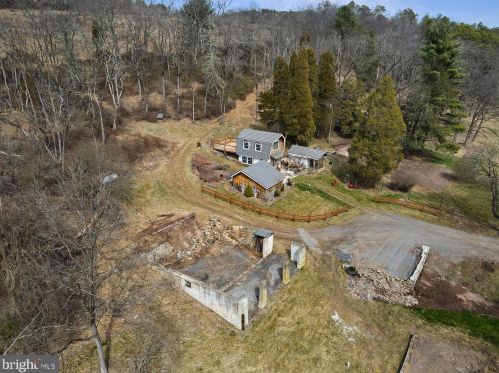 2695 Hemlock Dr, Palmerton PA  18071-9408 exterior