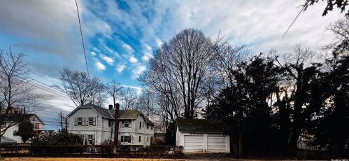 281 Fulton St, Westbury, NY 11590-2198