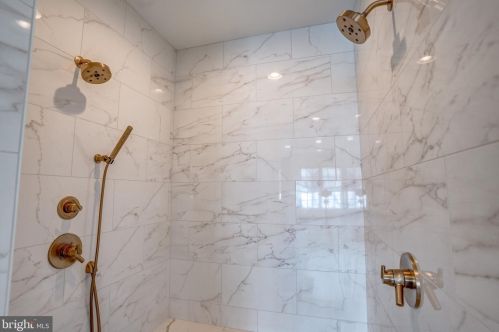 18285 Mullfield Village Ter, Leesburg VA  20176-7466 exterior