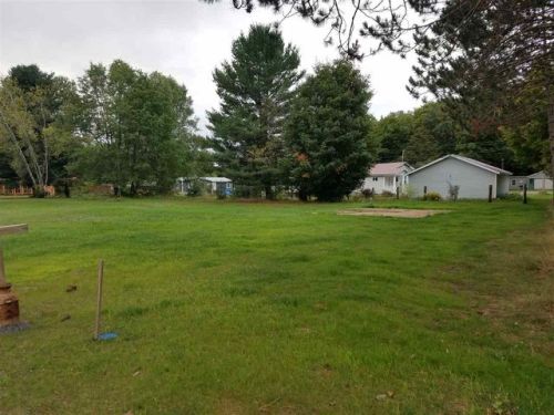 12 Cessna Dr, Star Lake, NY 13690-3129