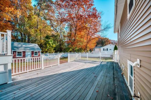 41 Carol Ave, Salem NH  03079-4466 exterior