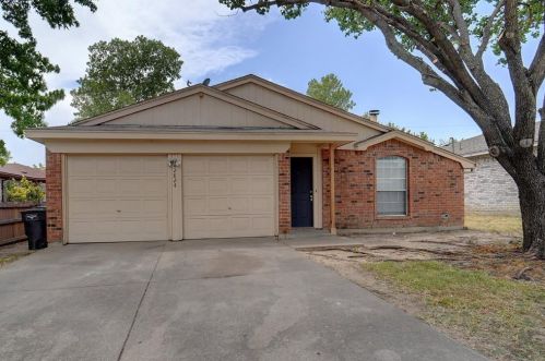 2824 Carten St, Fort Worth, TX 76112-5930