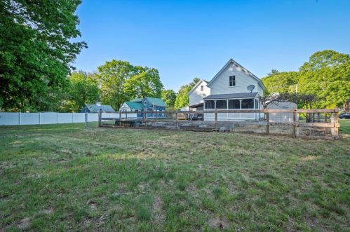 27 Main St, Newton NH  03858-3306 exterior