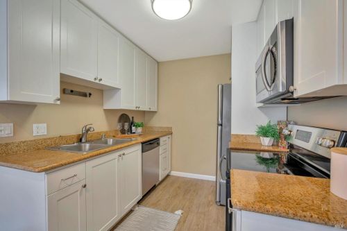 1642 Yardley St, Santa Rosa CA 95403-2390 exterior