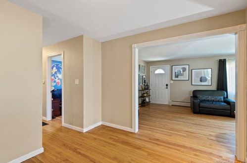 54 Piping Rock Dr, Waterbury CT  06706-2425 exterior