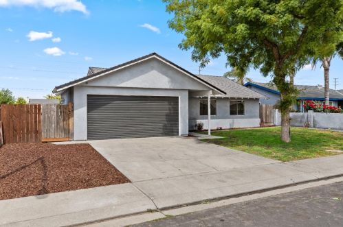 2537 Stoneridge Dr, Modesto, CA 95355-3452