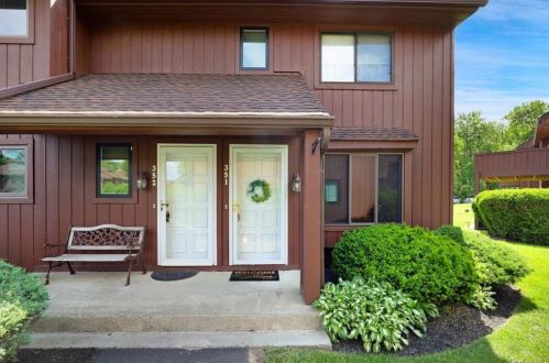 351 Panorama Dr, Mohegan Lake, NY 10547-1260