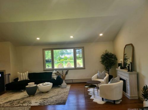 13 Clinton Hill Rd, Waterbury CT  06716-1010 exterior