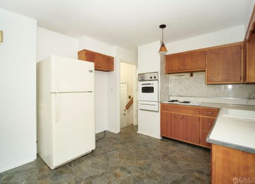 80 Star St, Iselin NJ  08830-1860 exterior