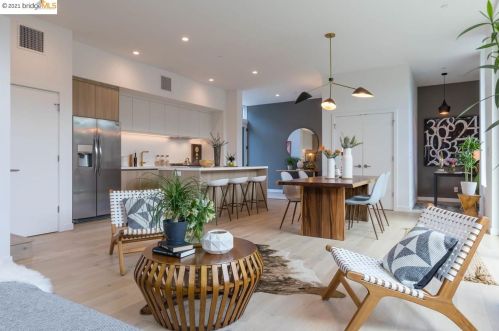 3280 Helen St, Oakland, CA 94608-4027