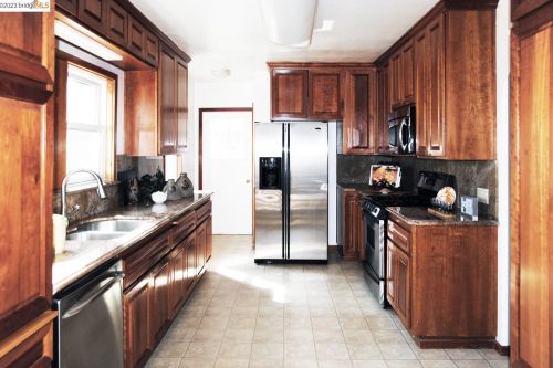 16497 Kent Ave, San Lorenzo CA  94580-1230 exterior