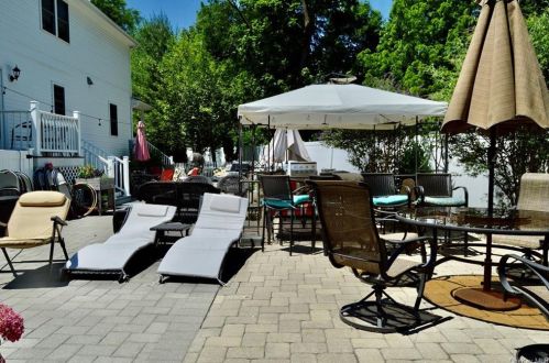 2 Drake Ln, White Plains NY  10607-2215 exterior