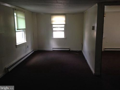 1086 Kings Hwy, Pilesgrove NJ 08098-2520 exterior