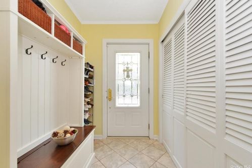 170 Park Ave, Williston Park, NY 11596-1130