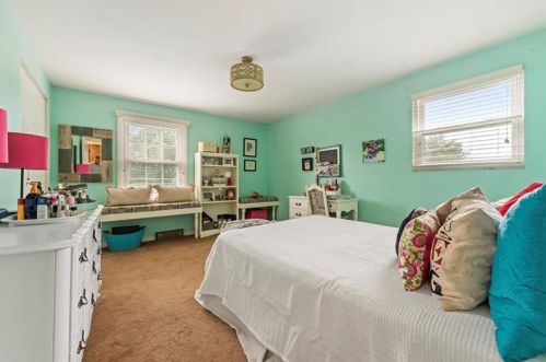211 Edgewood Dr, Canonsburg PA  15317-3343 exterior
