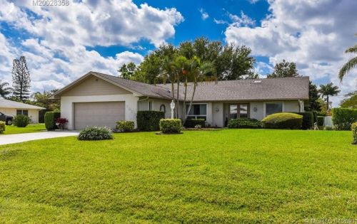 2052 Allamanda Dr, Fort Pierce, FL 34952-5804