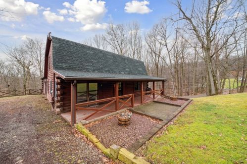 556 Highland Dr, Home, PA 15747-9610