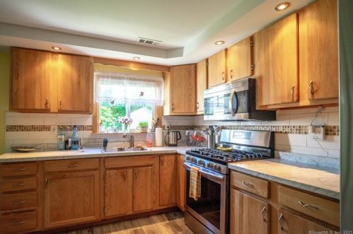 96 Buena Vista Ave, New Britain, CT 06051-1605