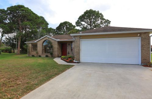 218 Virgo Ct, Fort Pierce, FL 34983-8639