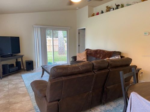 1011 Orange Ave, Tavares FL  32778-2339 exterior