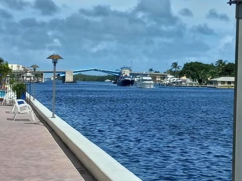 2018 Federal Hwy, Boynton Beach FL  33435-6966 exterior