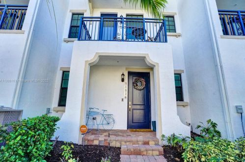 11538 13th Ct, Hollywood FL  33025-2527 exterior