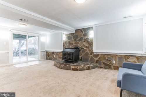 13732 Moccasin Ct, Woodbridge VA  22193-4422 exterior