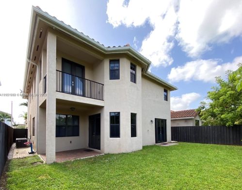 948 104th Ave, Miami FL  33172-4097 exterior