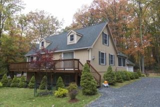 112 Indian Dr, Greentown, PA 18426-7672