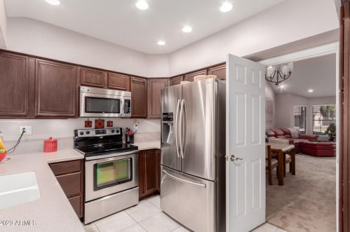 5444 Riviera Dr, Glendale AZ  85304-2422 exterior