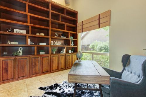 1000 Souza Dr, Folsom CA  95762-7550 exterior