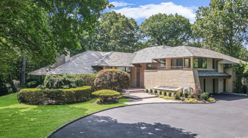 8 Mansion Dr, Westbury, NY 11568-1222