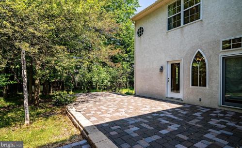 1042 Charter Oaks Dr, Lansdale PA exterior