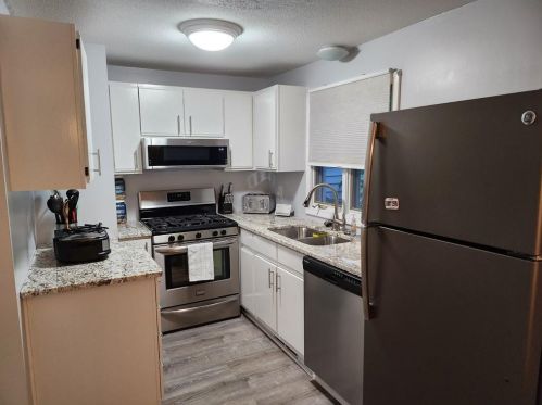 23 Benefit St, Warwick, RI 02886-6700