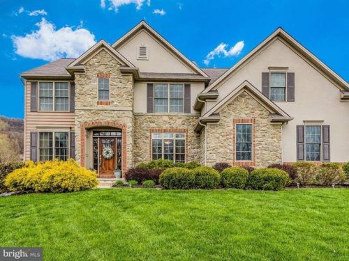 2445 Bladestone Trl, West Enola, PA 17025-1270