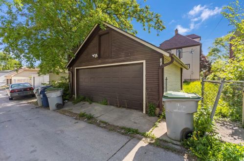 3217 40th St, Milwaukee WI  53215-4024 exterior