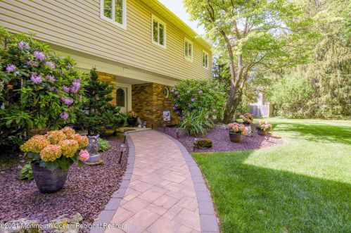 44 Friar Ln, East Freehold, NJ 07728-1315