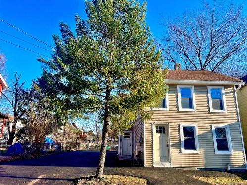 17 Sterling St, Middletown, NY 10940-5236
