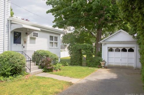 819 Cleveland Ave, Bridgeport CT 06606-5289 exterior