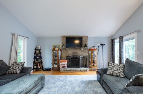 20 Del Prado Dr, Bristol CT  06010-2333 exterior