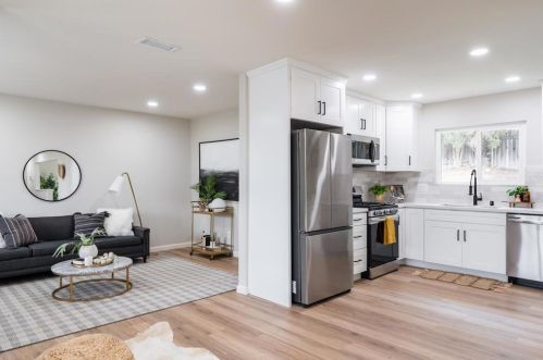 379 Lado De Loma Dr, Vista, CA 92083-5908