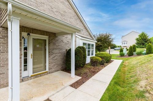2004 Trotwood Ct, Jeannette, PA 15644-4759