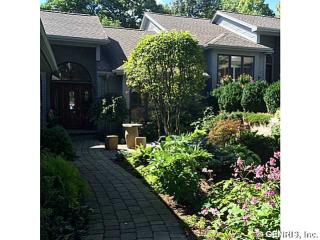 39 Woodcliff Ter, Fairport, NY 14450-4208