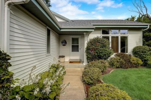 2204 Springbrook, Waukesha, WI 53186-1240